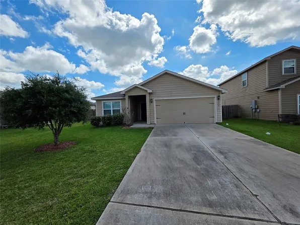 723 Crystal Lakes Dr, Brookshire, TX 77423