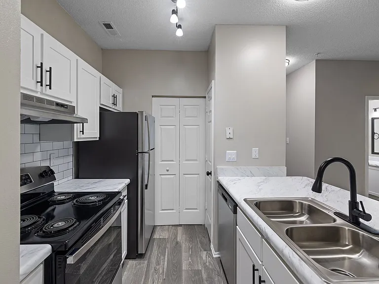 Brassfield Park Apartments — Photo 2