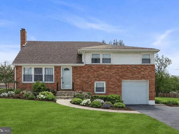 2430 Bradford Dr, York, PA 17402