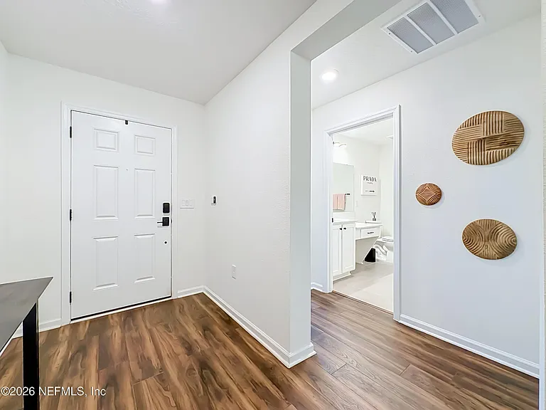 826 Flach Dr — Photo 5