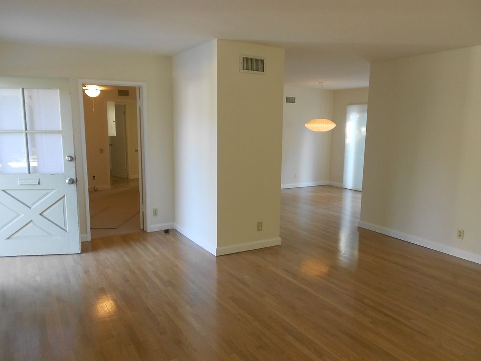 1st image of 23946 Hartland St