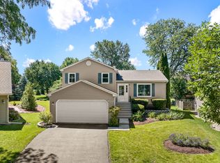 2284 Briarhill Dr, Naperville, IL 60565