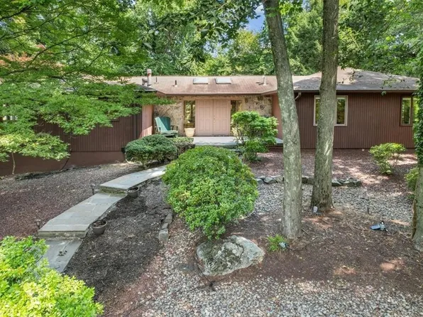 4 Perth Court, West Nyack, NY 10994