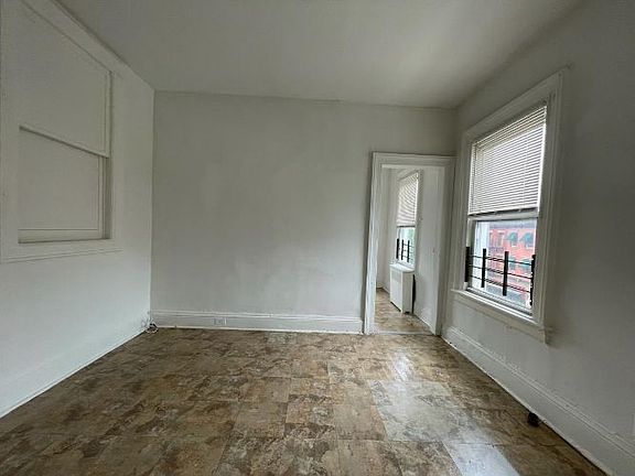 5th image of 129 Monticello Ave APT 2