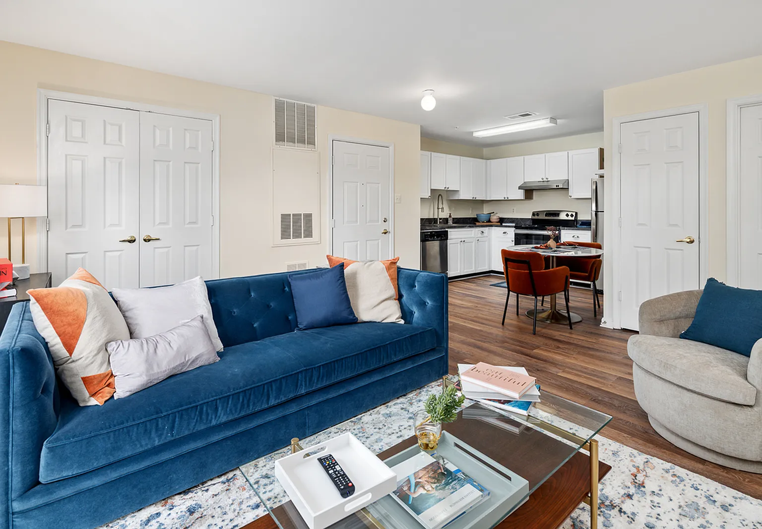 Manchester Lakes Apartment Homes — Photo 3
