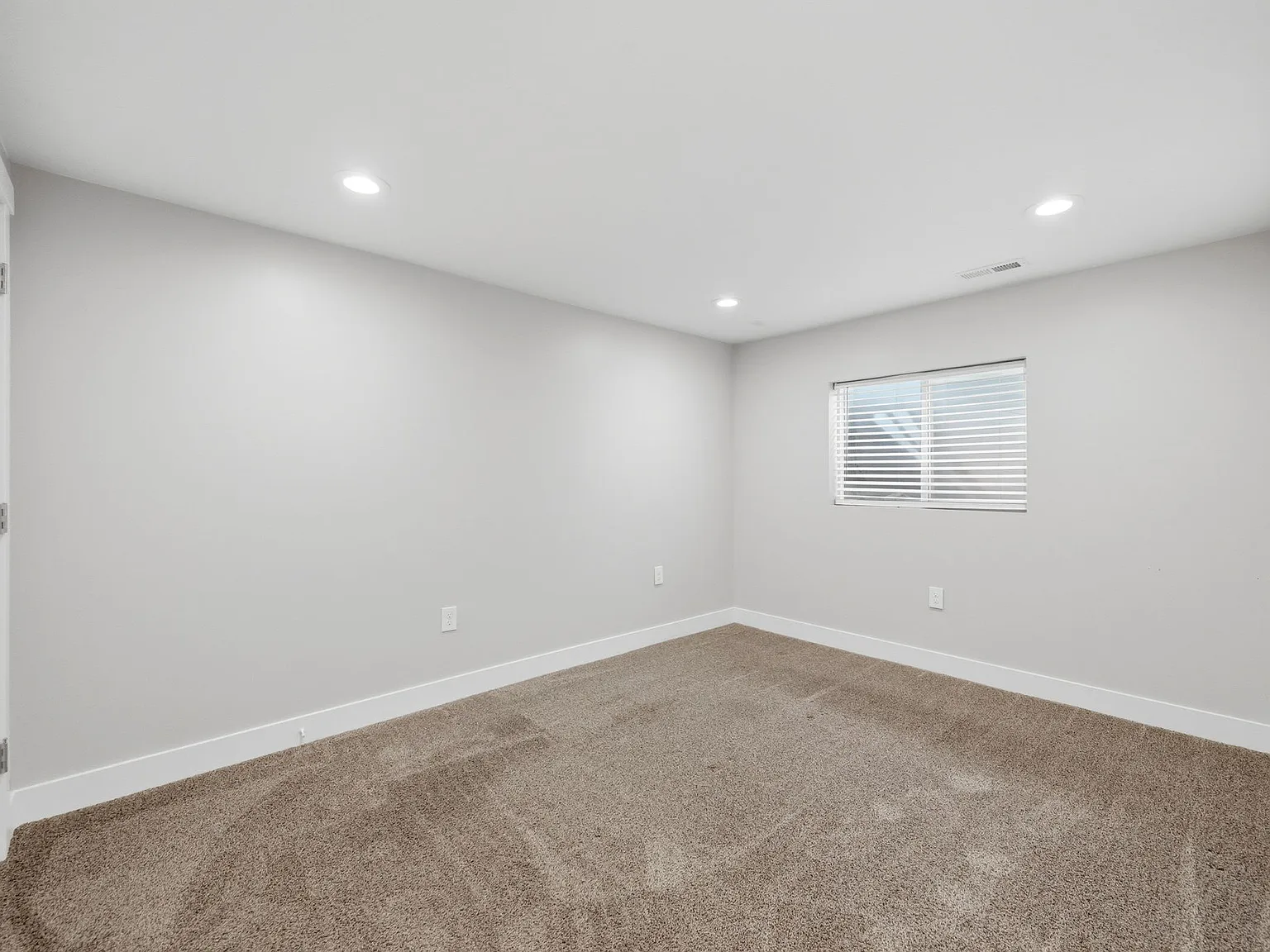 2 bed, 1000 sqft, $1,700 — Photo 3