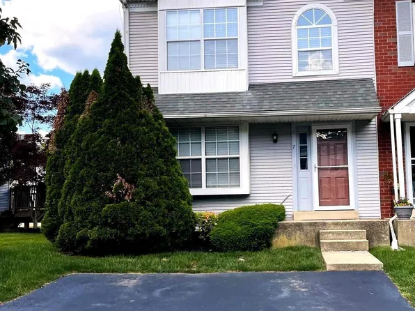 7 Eusden Dr, Aston, PA 19014