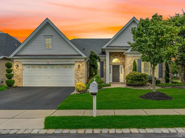 149 Tournament Dr, Monroe Township, NJ 08831