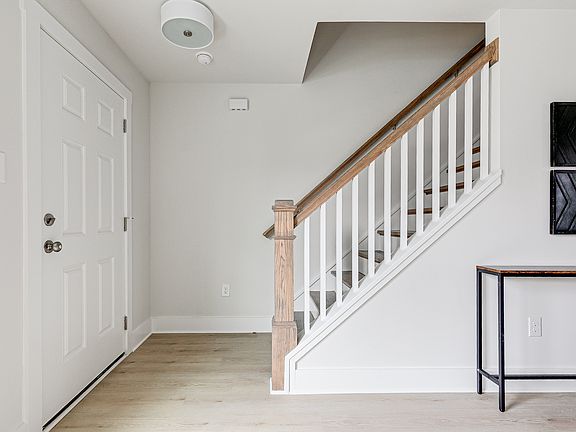 2nd image of 3221 Woodys Ln