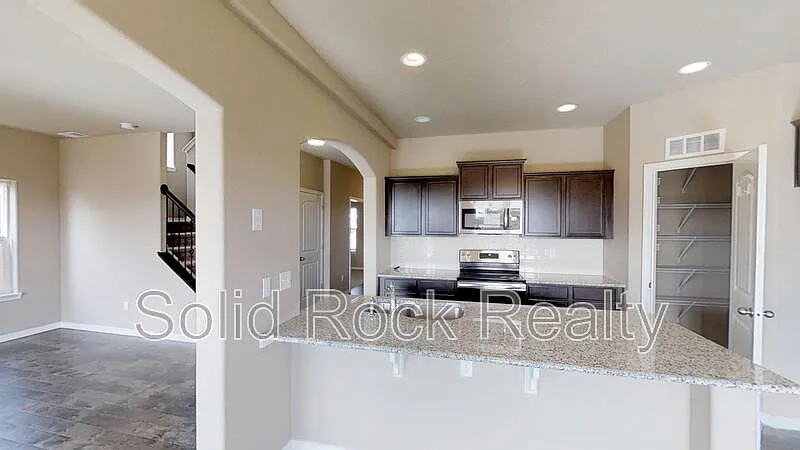 3 bed, 2.5 bath, 2759 sqft, $2,675 — Photo 3