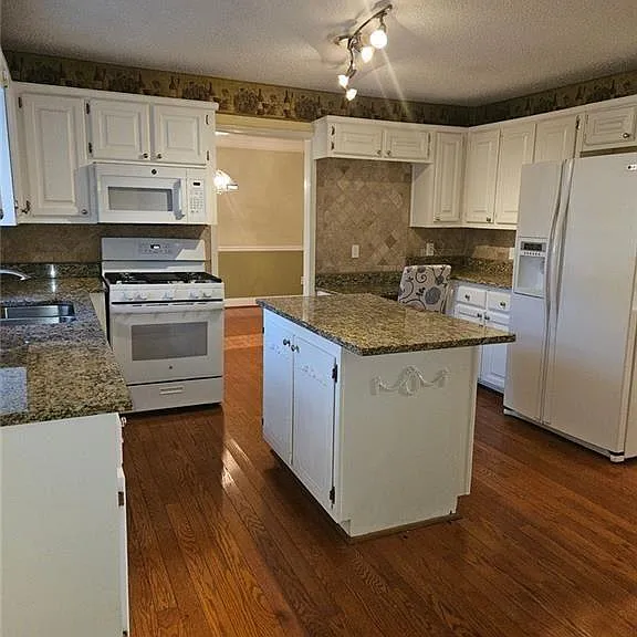 3145 Oak Meadow Dr — Photo 6