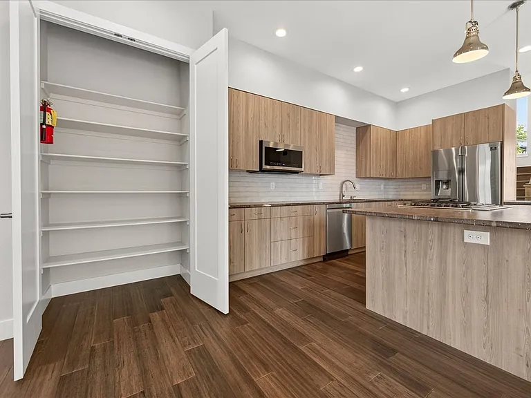 1407 Rogers Ct — Photo 5