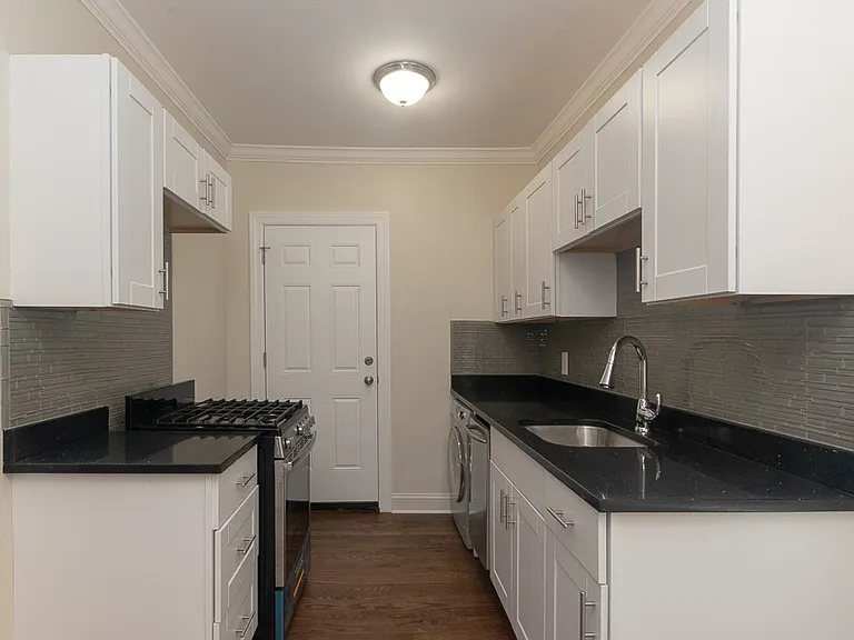 3817 N Greenview Ave #W4 — Photo 2