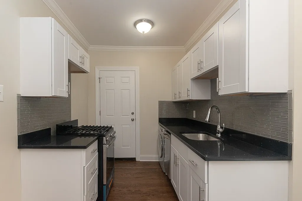 Building Photo - 3817 N Greenview Ave #W4