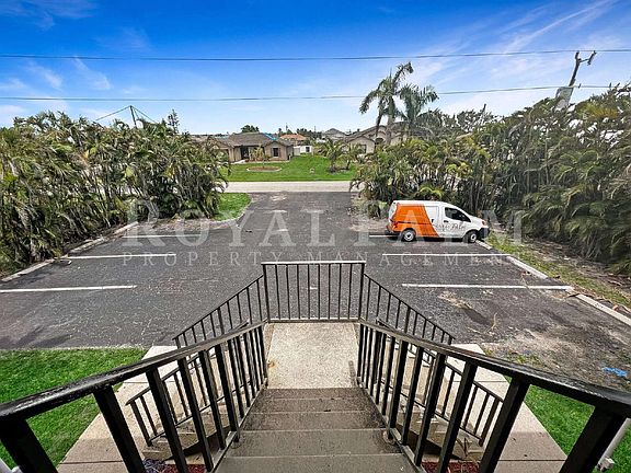 5th image of 4530 SW 10th Ave #201