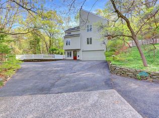 104 E Gate Rd, Port Jefferson, NY 11777