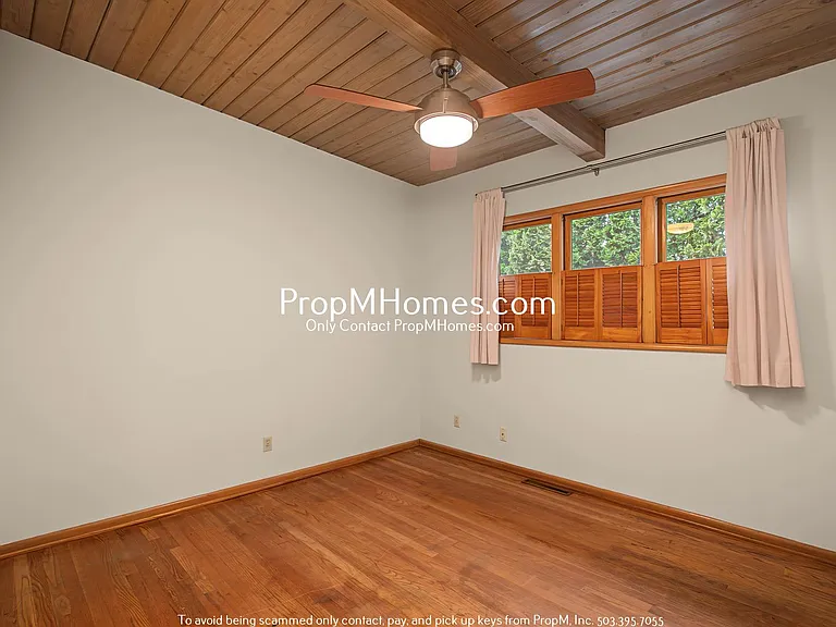 1027 SE 23rd Ave — Photo 15