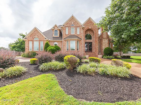 3rd image of 72 Abbey Pl