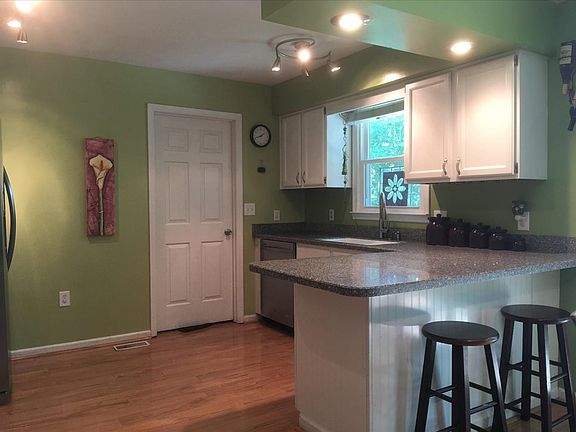 5th image of 104 Saratoga Cir