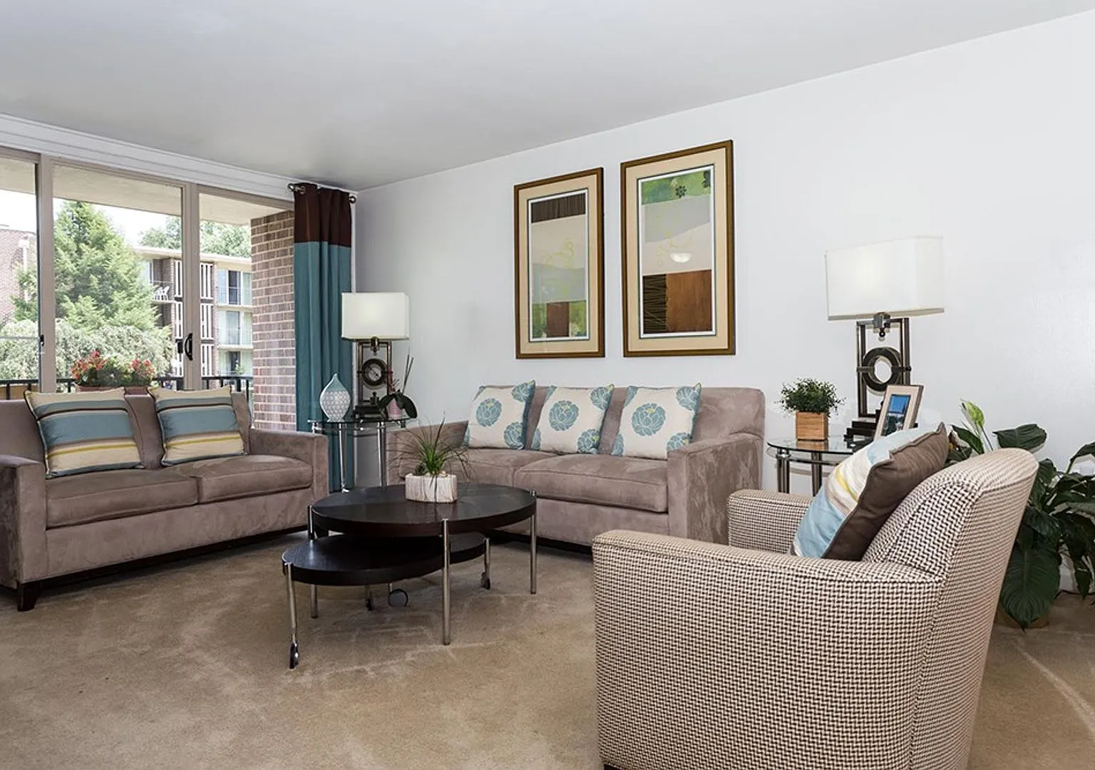 Strathmore House Apartments — Photo 3