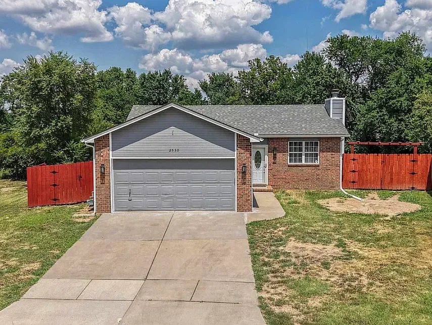 4 bed, 1627 sqft, $1,950 — Photo 1