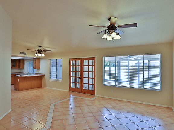4th image of 801 N Entrada St