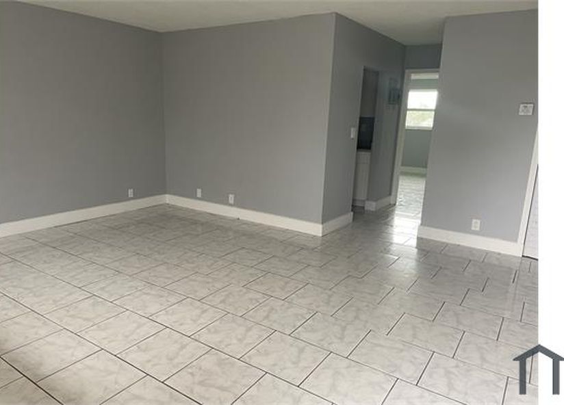 408 NW 30th Ct APT 207, photo 2