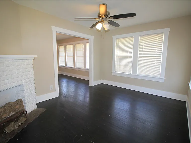 2616 Oakcliff St — Photo 5
