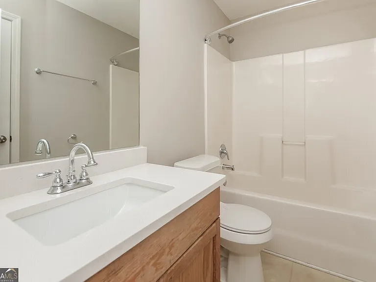 55 Richmond Dr — Photo 16