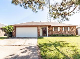 6624 Sherwood Ln, Groves, TX 77619
