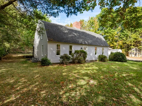 84 Elm St, Blackstone, MA 01504