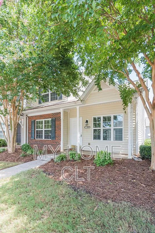 3 bed, 2.5 bath, 1554 sqft, $1,800 — Photo 1