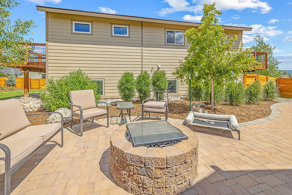 4 bed, 1960 sqft, $3,900 — Photo 4