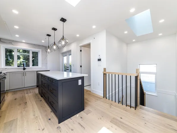 5447 Killarney St, Vancouver, BC V5R 3W2
