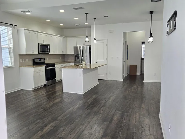 562 Landshark Blvd — Photo 2