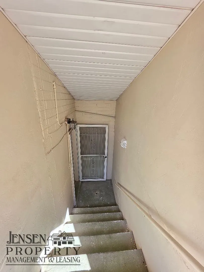 Down Town 2 Bedroom Apartment for rent- Utilities and WIFI included! — Photo 2