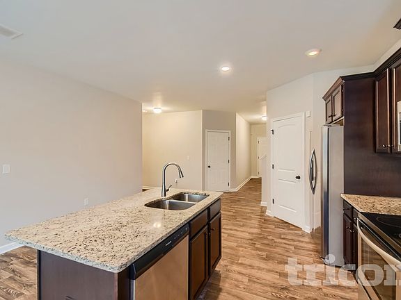 5th image of 281 Magnaview Dr