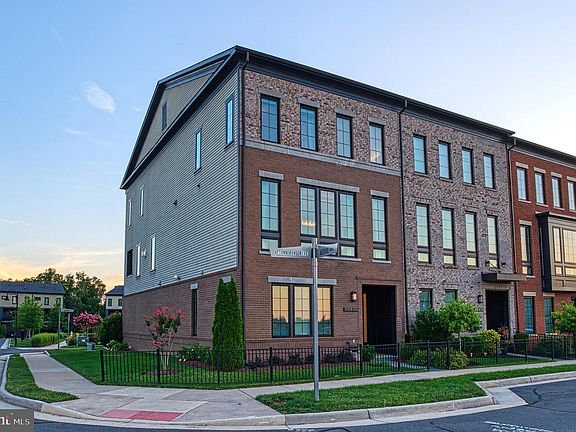 4th image of 44621 Uptown Row Dr