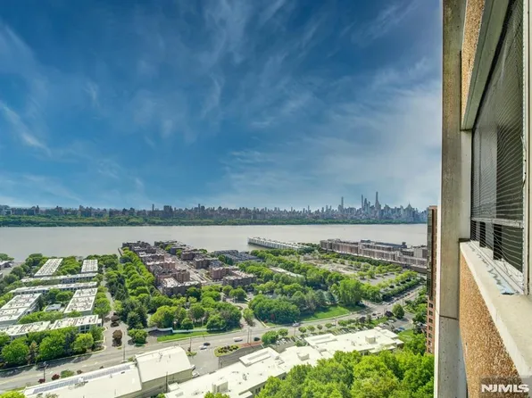250 Gorge Rd APT 21B, Cliffside Park, NJ 07010
