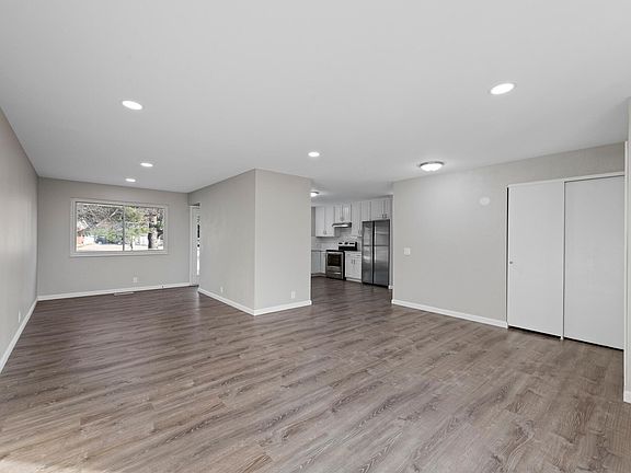 2nd image of 3040 Hampshire Dr
