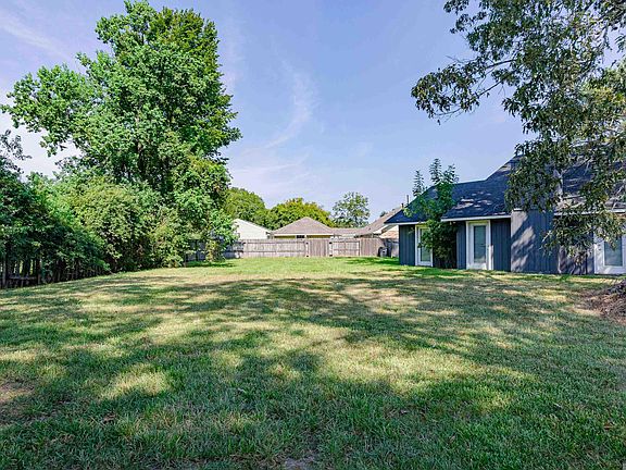 3rd image of 1580 Heartwood Dr