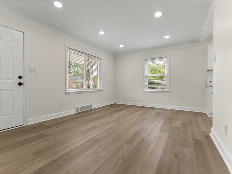 1405 Venice St — Photo 10