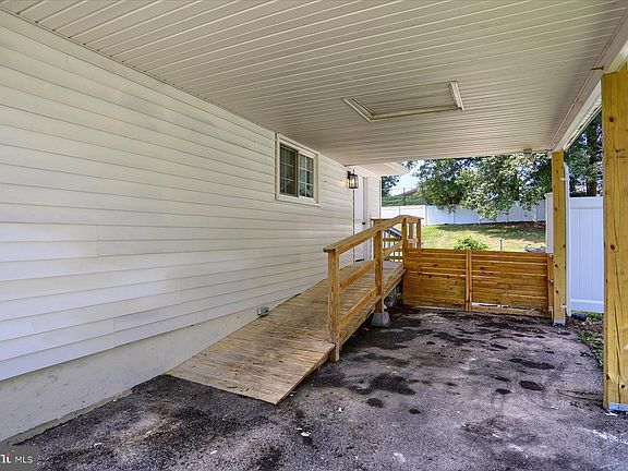 4th image of 573 Rita Dr