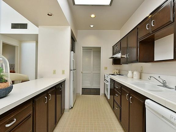 3rd image of 960 San Pasqual St APT 309