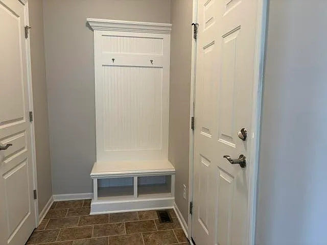 582 Ivyland St — Photo 9