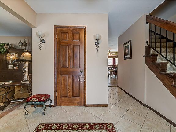 3rd image of 1523 Towne Dr
