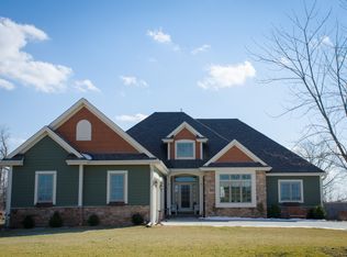 S78W26975 Aplin Ln, Mukwonago, WI 53149