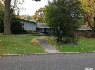 7 Birchwood Ln, Great Neck, NY 11024