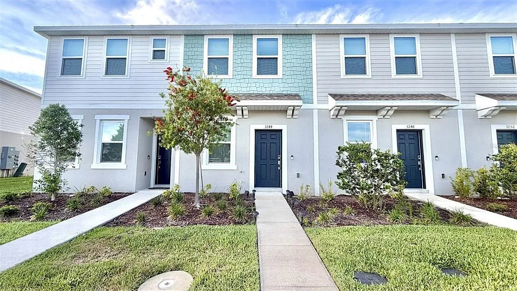 2 bed, 2.5 bath, 1275 sqft, $1,700 — Photo 1