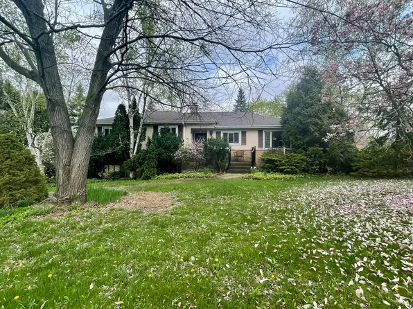 21517 Halburton Rd, Beachwood, OH 44122